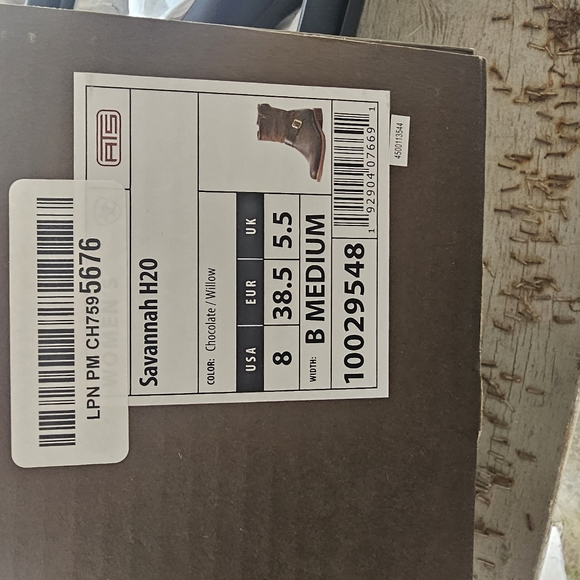 Ariat - Picture 2 of 4